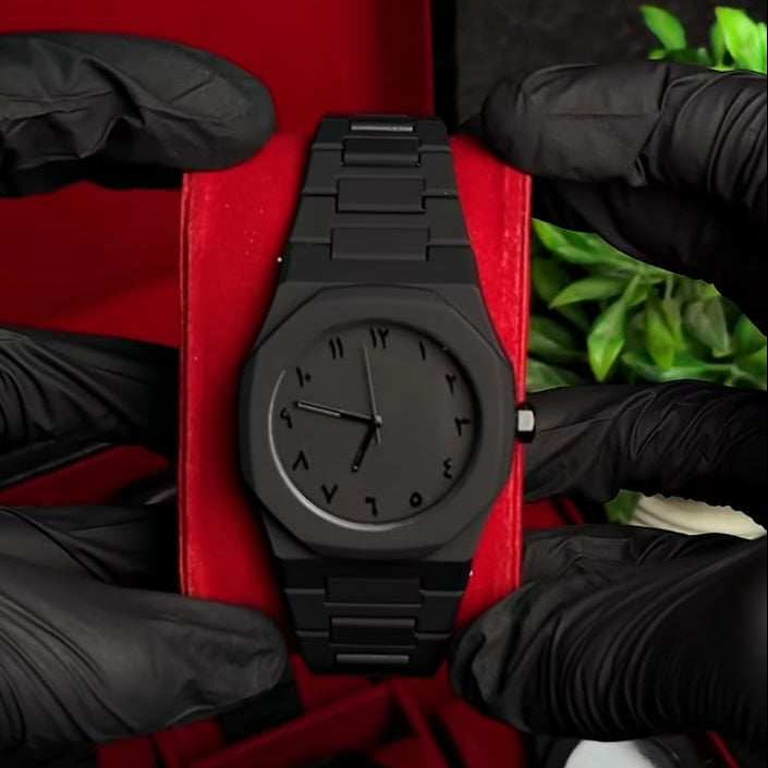 The Heritage Timepiece: Sleek Black Finish, Arabic Numerals, and Superior Durability  fiber chain