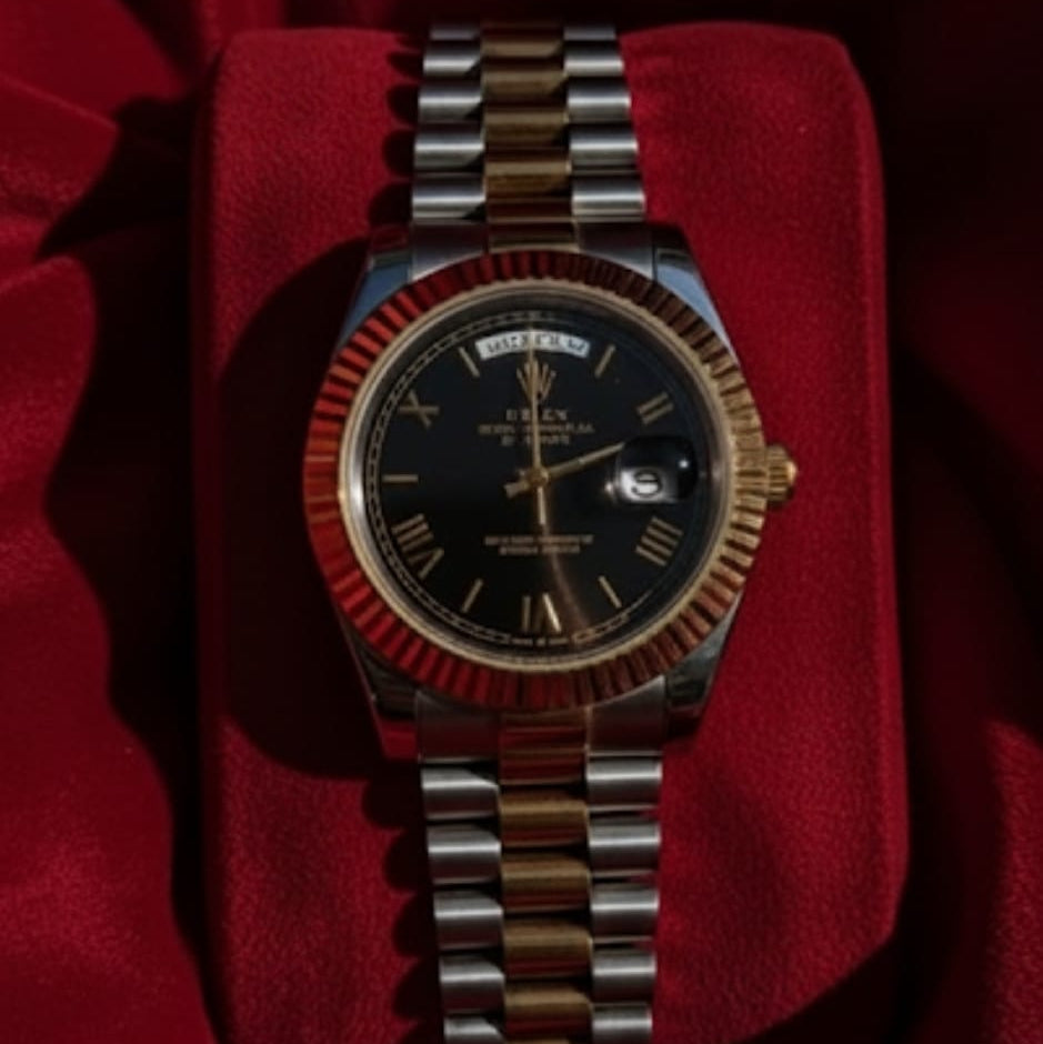 Elegance Redefined: Classic Men's Stainless Steel Watch with Date Function non automatic